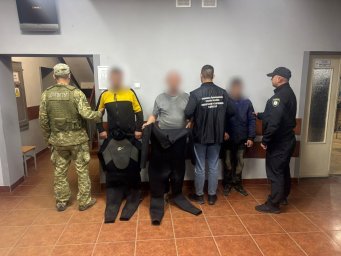 Два чоловіка намагалися перетнути Тису під виглядом водолазів. З’явилося відео