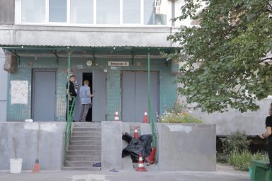 В Днепре девушка выбросилась из окна