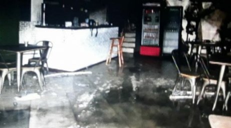 В Мукачево неизвестные подожгли кофейню В Мукачево неизвестные подожгли кофейню