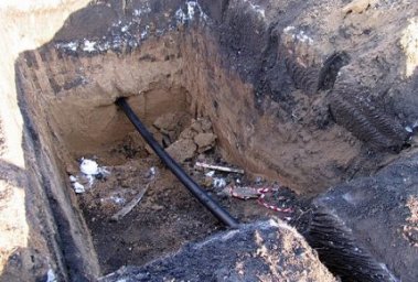 В Киеве мужчина упал в котлован