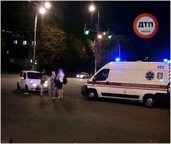 В Киеве мужчина попал под машину