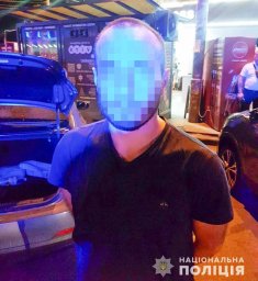 В Киеве водитель такси ударил ножом пассажира