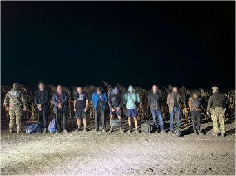 На Одещині затримали 8 чоловіків та підлітка, який вів їх до Молдови. З’явилося відео
