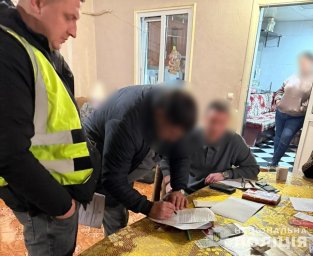 На Київщині аферисти входили в довіру, щоб привласнити чуже житло. З'явилося відео