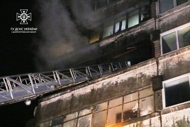 В Днепре на пожаре пострадал мужчина. Появилось видео