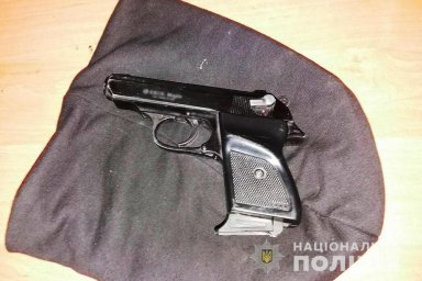 В Умани мужчина стрелял в соседа