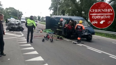 Появилось видео масштабного ДТП в Чернигове. 3 погибших