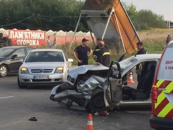 В ДТП во Львове пострадал мужчина. Появилось видео