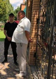 В Вишневом пьяный помощник депутата открыл стрельбу из пистолета по детям. Ранен ребенок
