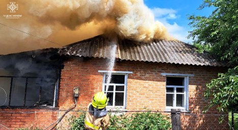 Під час пожежі у Диканьці постраждали двоє осіб. З’явилось відео