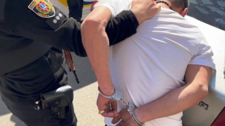 В Одесі чоловік пішов на розбій, щоб розрахуватись з боргом. З’явилось відео