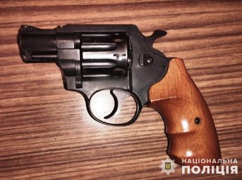 У Новомосковську чоловік влаштував стрілянину