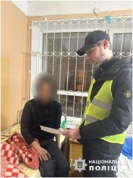 У Харкові чоловік завдав ножові поранення знайомим, гонявся з сокирою за матір’ю та підпалив квартир