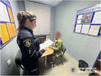 У Пісочині слідчі повідомили жінці про підозру у невиконанні батьківських обов'язків