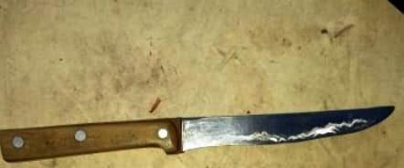 В Каменском мужчина ударил приятеля в спину ножом