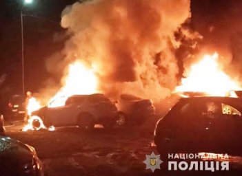 В Полтаве на автостоянке произошел масштабный пожар