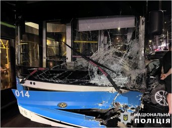 Слідчі встановлюють обставини масштабної ДТП, що сталася у Вінниці. З’явилося відео