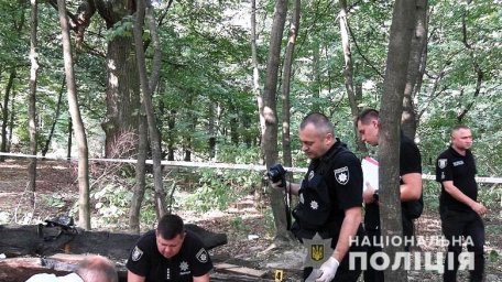 В Киеве мужчина задушил соседку. Появилось видео