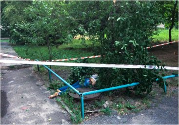 В Киеве на Русановской набережной женщина выпала из окна 11 этажа