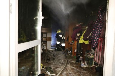 При пожаре в Днепре пострадали два человека. Появилось видео При пожаре в Днепре пострадали два человека. Появилось видео