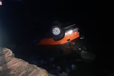 В Днепропетровской области автомобиль сорвался в реку