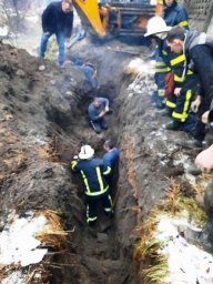 В Рахове мужчину засыпало землей