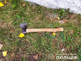 В Черниговской области мужчина с топором пытался вломиться в сельсовет