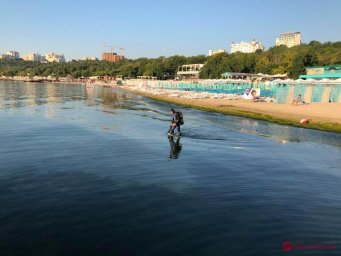В Одессе рядом с пляжем «Отрада» из моря достали тело мужчины