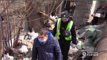 Бездомный насмерть забил друга палкой во время пьянки Бездомный насмерть забил друга палкой во время пьянки