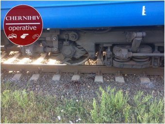В Чернигове мужчина в наушниках не услышал гудок поезда и оказался в больнице