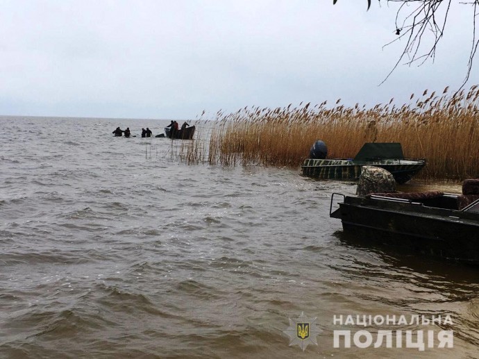 На Днепре перевернулась лодка с людьми