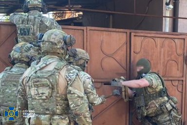 СБУ затримала рекетирів, які вимагали гроші у сім'ї загиблого воїна ЗСУ