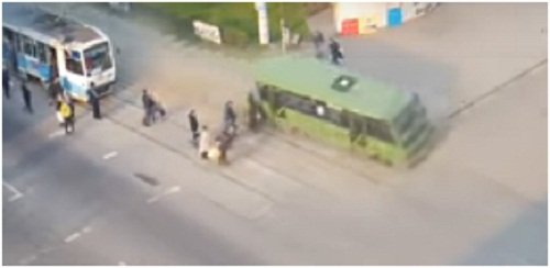 В Каменском у маршрутки отказали тормоза. Появилось видео