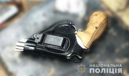 В Кременчуге мужчина стрелял в прохожего