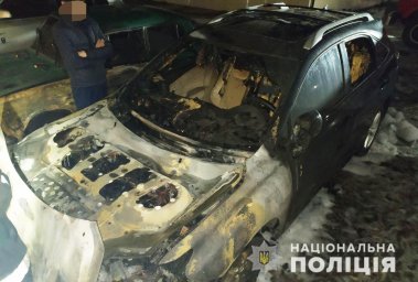 В Лозовой полиция расследует поджог автомобиля