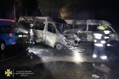В Днепре сгорели три автомобиля