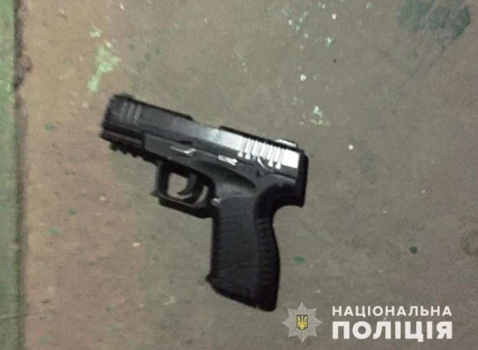 В Нововолынске мужчина устроил стрельбу