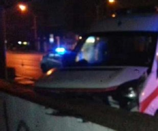 Во Львове скорая помощь въехала в подземный переход