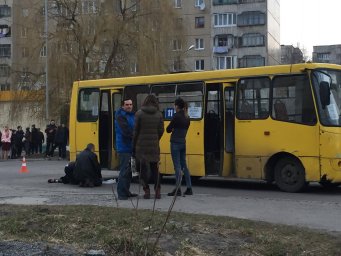 Во Львове 10-летняя девочка погибла под колесами автобуса. Появилось видео