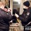 В Киеве мужчина ударил жену ножом. Появилось видео