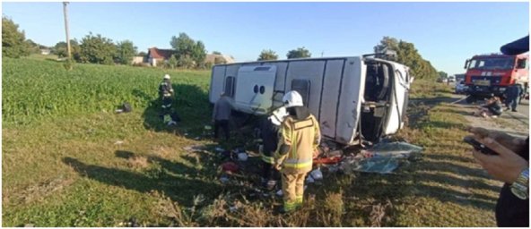 На автодорозі Н-03 поблизу с. Вишнопіль автобус з дітьми попав в ДТП. Є загиблі та травмовані