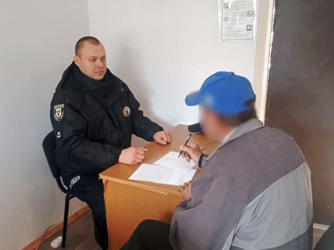 В Новгороде-Северском мужчина ограбил пожилую женщину