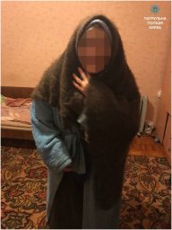 В Киеве пожилая женщина пыталась прыгнуть с 10 этажа. Её спасли патрульные
