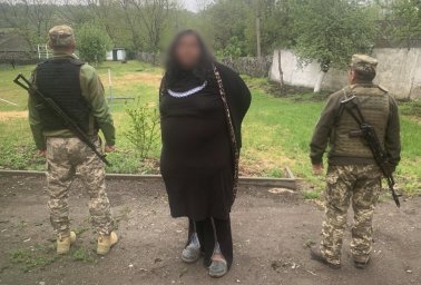 Чоловік перевдягнувшись жінкою намагався перетнути кродон з Молдовою. З’явилося відео