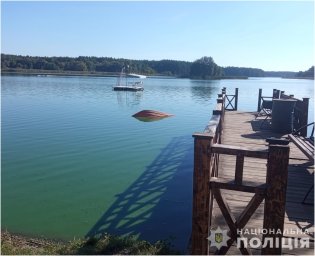 В Житомирському Гідропарку перекинувся катер. Загинули дві жінки