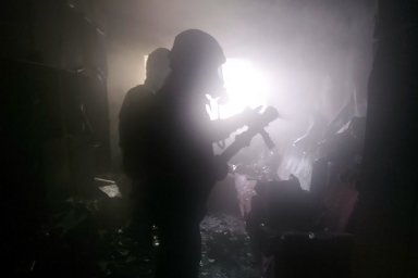 В Днепре из огня спасли женщину. Появилось видео