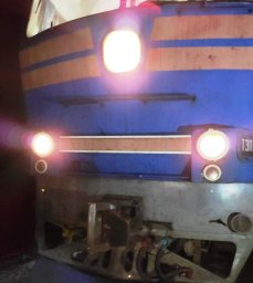 В Овруче на железной дороге девушке отрезало ногу