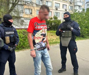 В Києві чоловік домагався малолітньої дитини. З’явилось відео