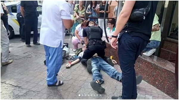В Днепре патрульная полиция спасла мужчину