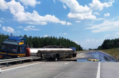 У Полтавській області перекинулась автоцистерна